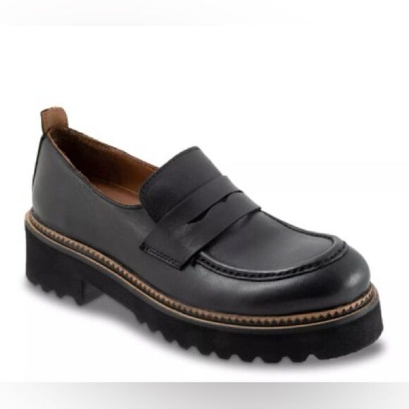 Bueno Annie Platform Penny Loafer. Item # 574758
UPC # 197061388809 New with Bx. - Picture 2 of 10